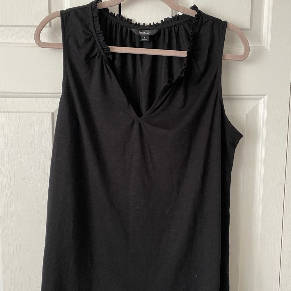 Simply Vera black vneck tank top